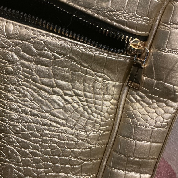 Tote & Carry Gold Backpack - Picture 5 of 6